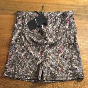 Fabletics Cheetah Camo Motion365 Patterned Women's Shorts NWT - M